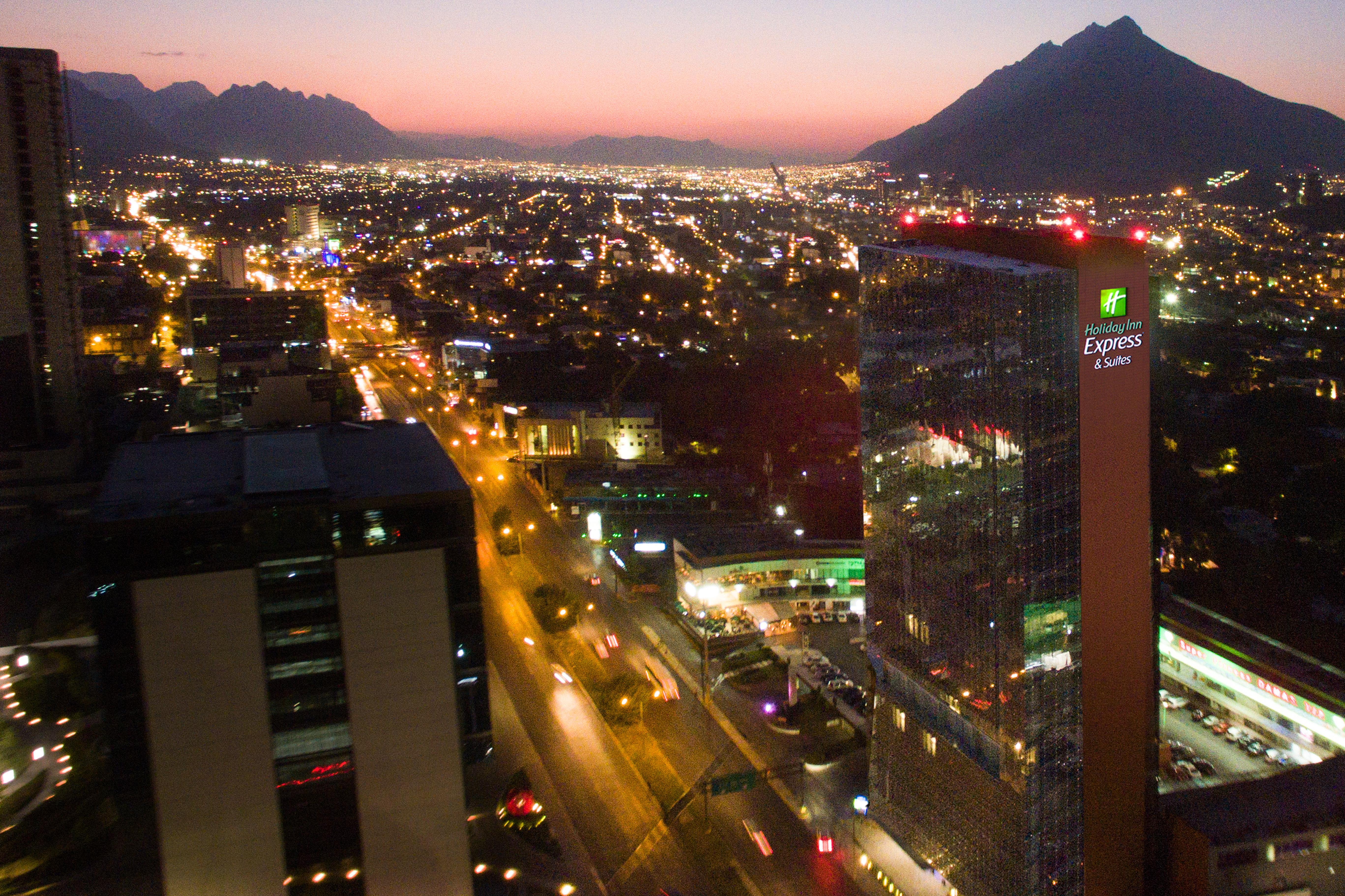 Holiday Inn Express & Suites Monterrey Valle By Ihg San Pedro Garza Garcia Екстер'єр фото
