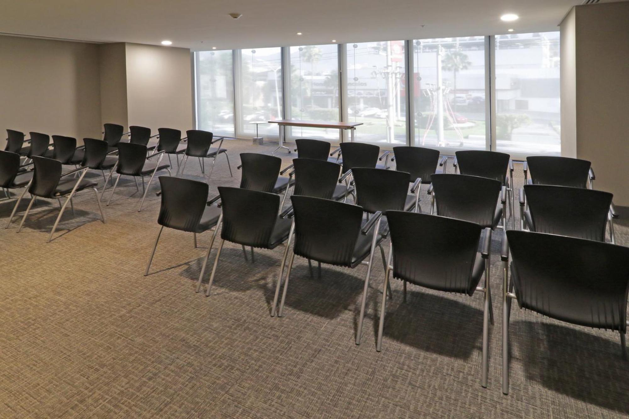 Holiday Inn Express & Suites Monterrey Valle By Ihg San Pedro Garza Garcia Екстер'єр фото