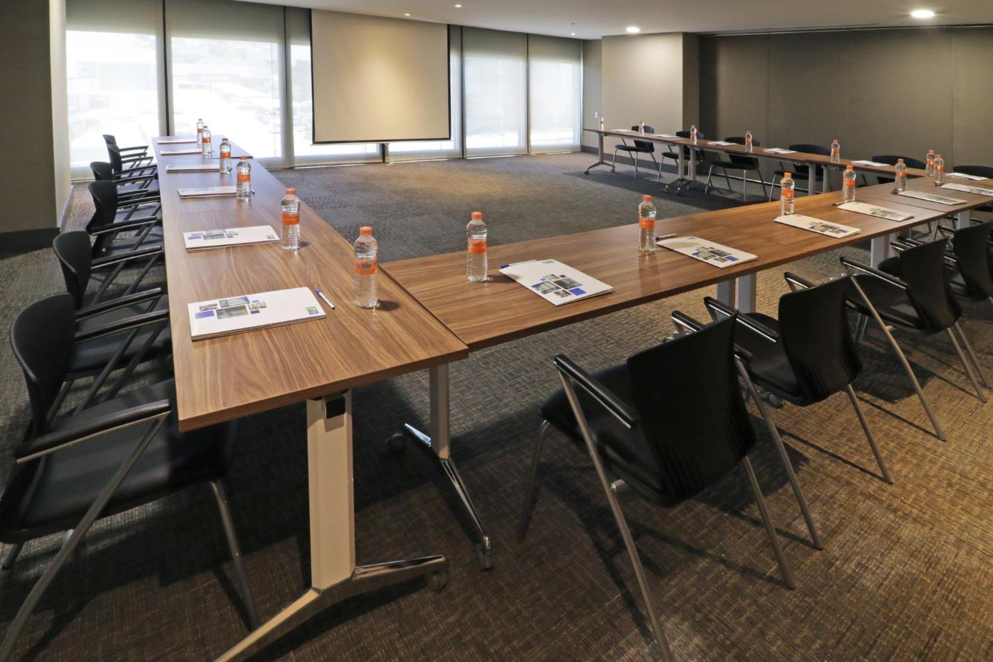 Holiday Inn Express & Suites Monterrey Valle By Ihg San Pedro Garza Garcia Екстер'єр фото